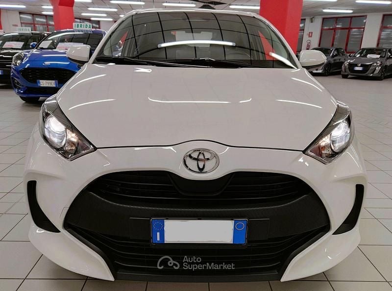 Gebraucht Toyota Yaris Hybrid Active 92 PS (67 kW) 2025 Weiß Kleinwagen
