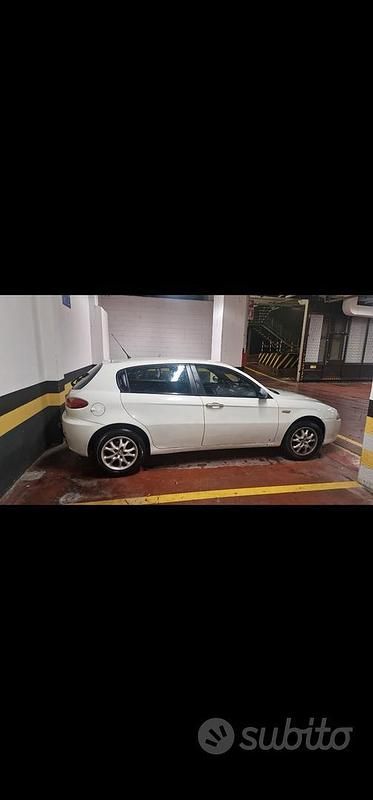 Usata Alfa Romeo 147 120 CV (88 kW) 2010 Bianco Utilitaria