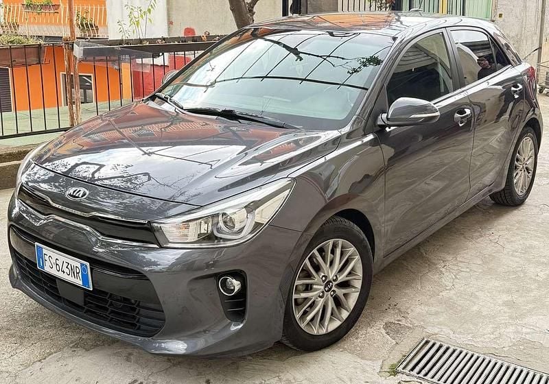 Usata Kia Rio 90 CV (66 kW) 2019 Grigio Berlina