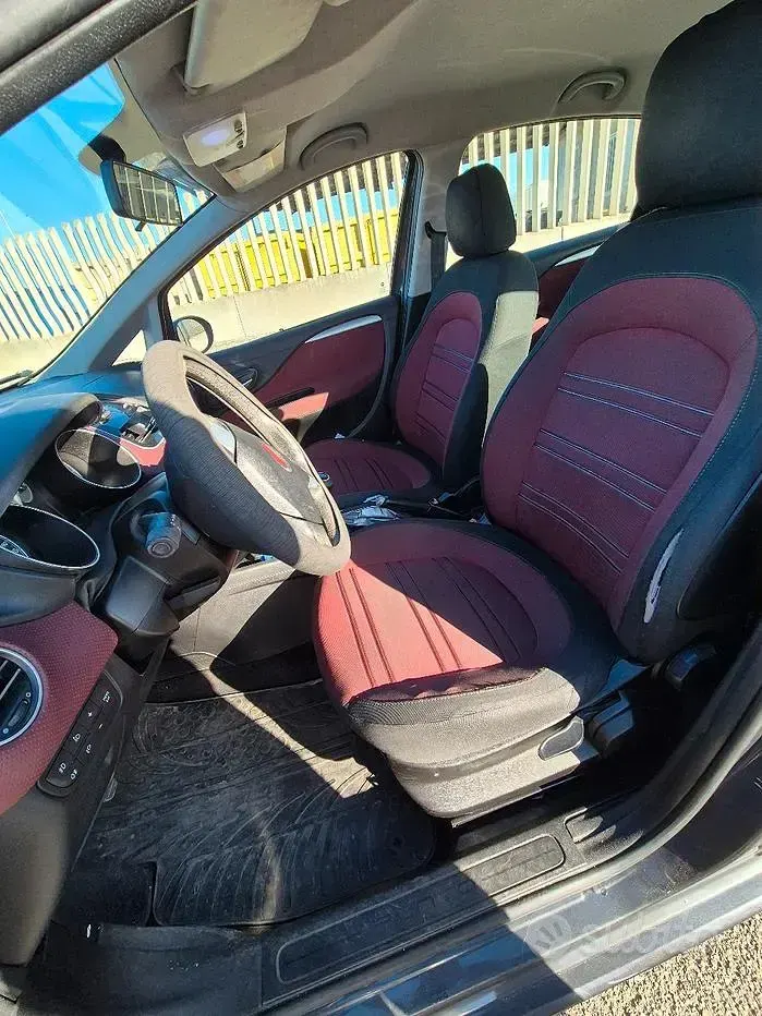 Begagnad Fiat Punto Evo Sport 95 HK (69 kW) 2011 Svart Halvkombi