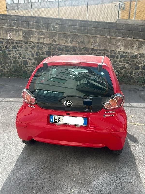 Usata Toyota Aygo Connect Style 69 CV (50 kW) 2012 Rosso Utilitaria