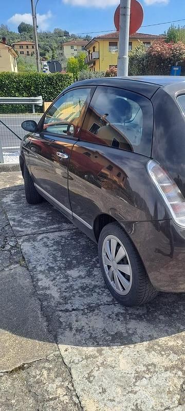 Usata Lancia Ypsilon 75 CV (55 kW) 2007 Marrone Utilitaria