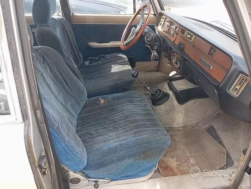 Begagnad Lancia 2000 1970 Grå Sedan