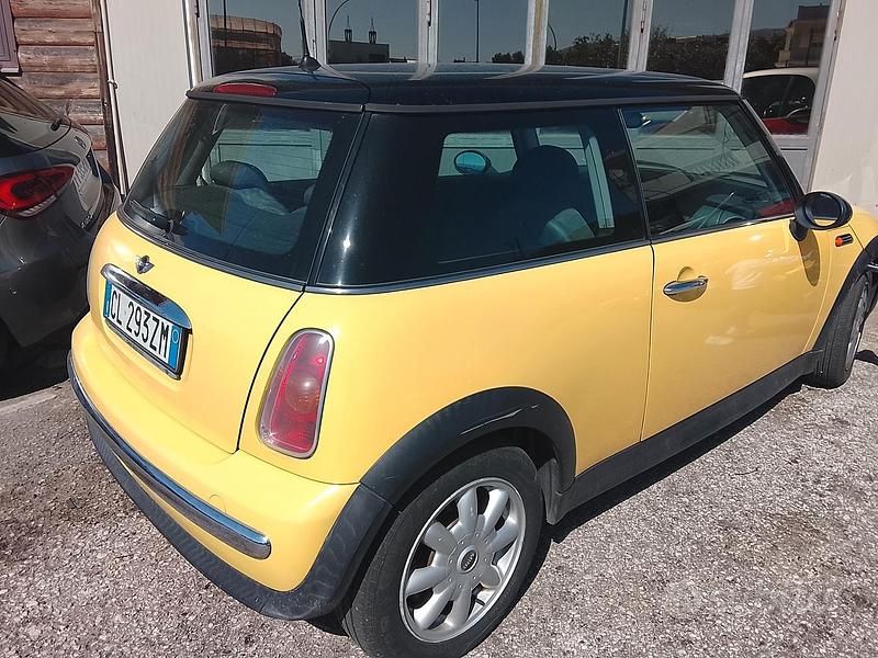 Usata Mini Cooper 75 CV (55 kW) 2004 Giallo Utilitaria