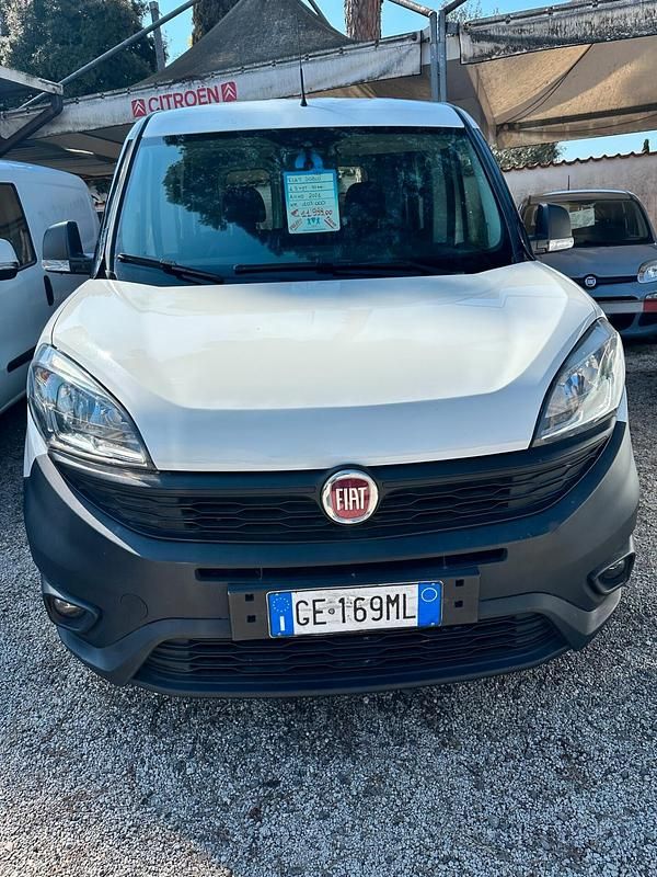 Usata Fiat Doblò Lounge 95 CV (69 kW) 2021 Bianco Monovolume