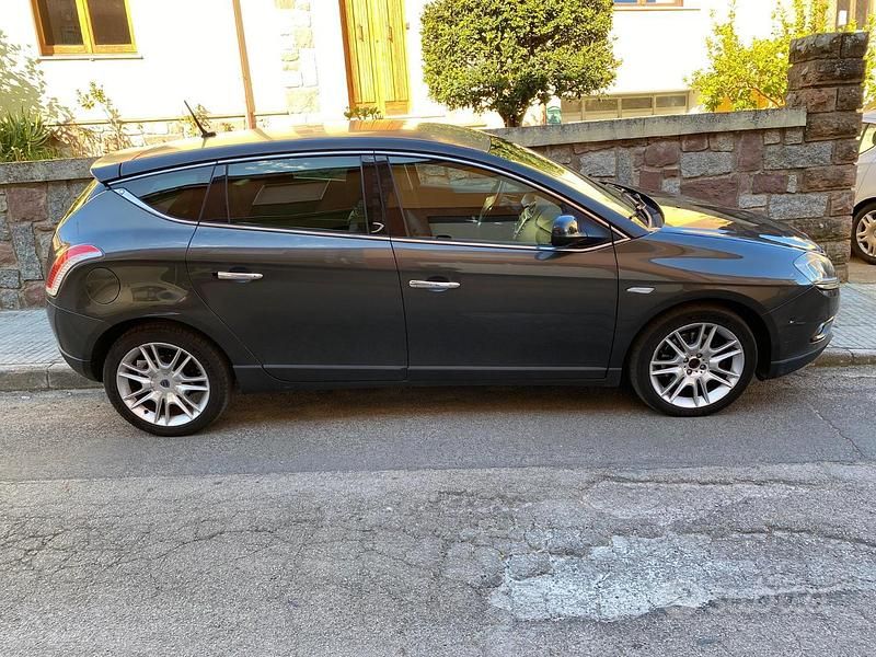 Usata Lancia Delta 165 CV (121 kW) 2010 Utilitaria
