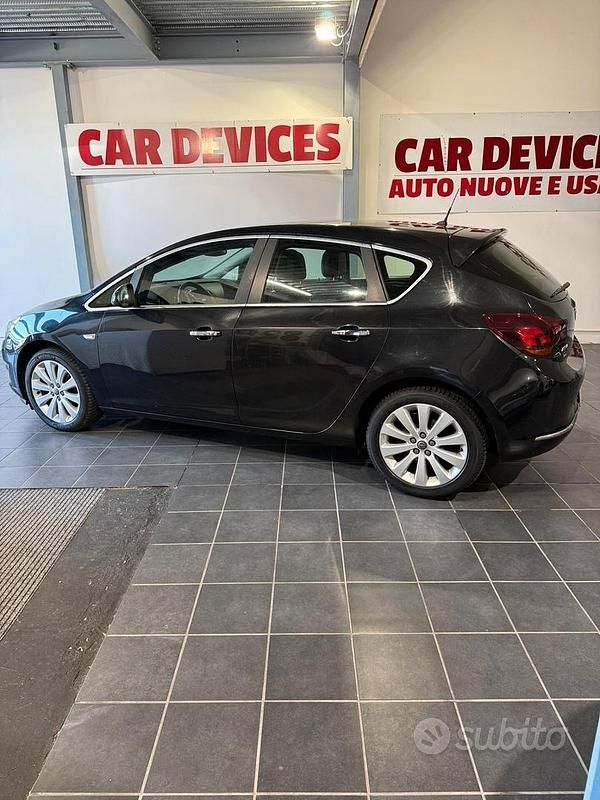 Usata Opel Astra 120 CV (88 kW) 2013 Nero Berlina