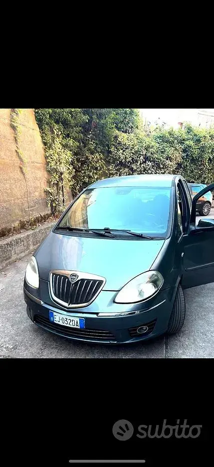 Usata Lancia Musa 95 CV (69 kW) 2011 Grigio Monovolume