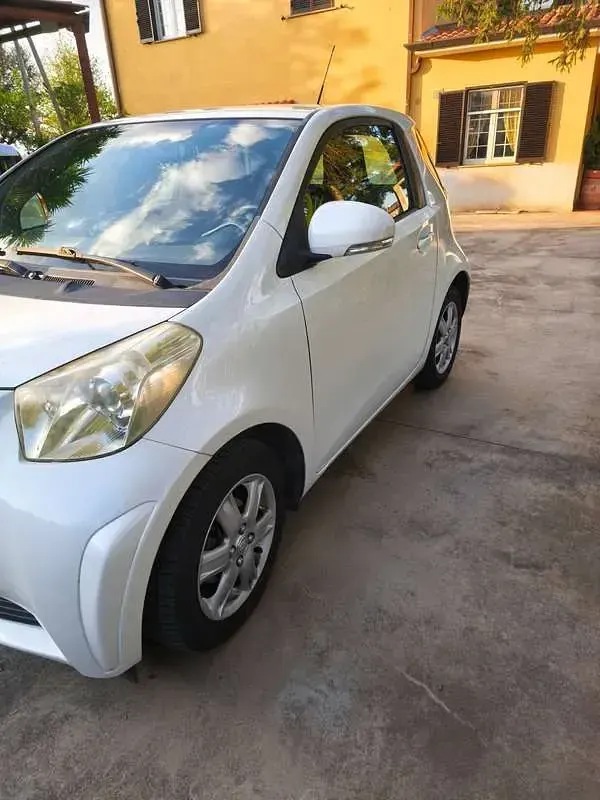 Usata Toyota iQ Sol 68 CV (50 kW) 2009 Bianco Utilitaria