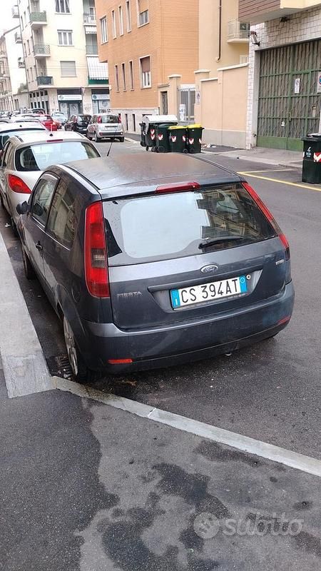 Usata Ford Fiesta 68 CV (50 kW) 2004 Utilitaria