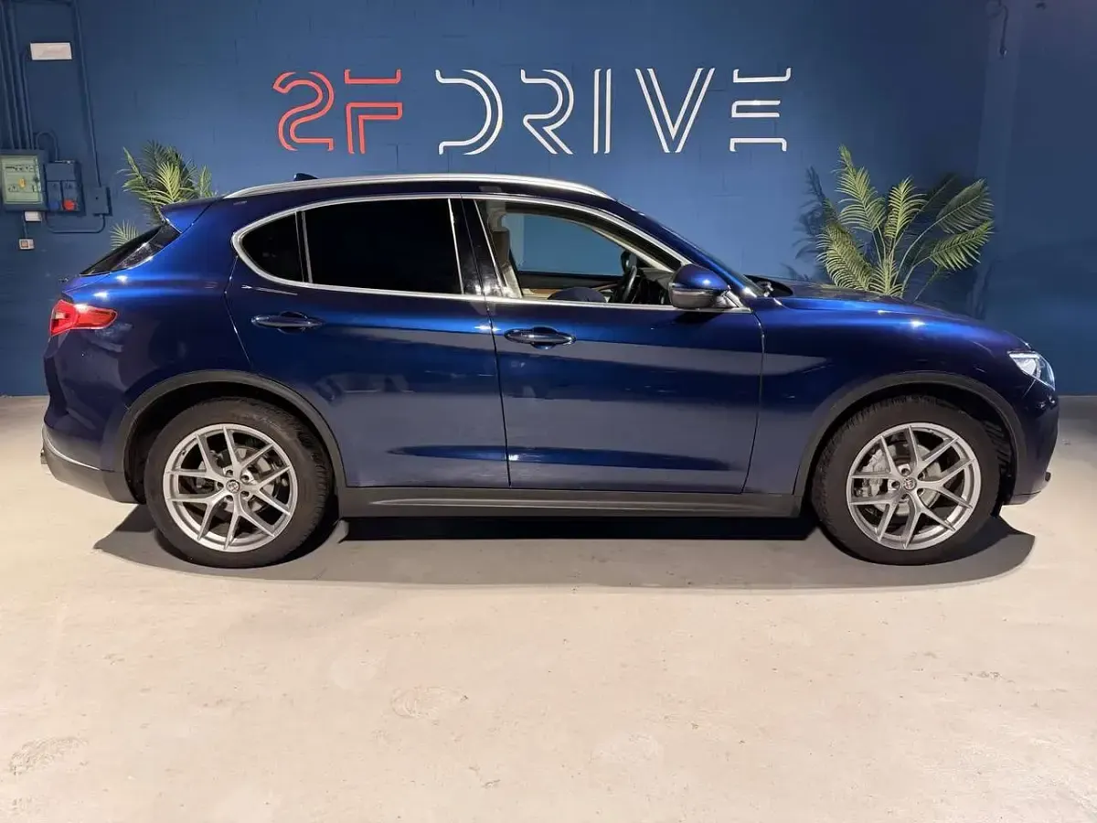 Usata Alfa Romeo Stelvio Executive 209 CV (153 kW) 2017 Blu/azzurro SUV