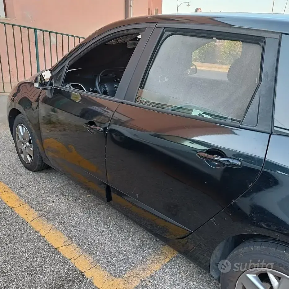 Usata Renault Grand Scénic III 110 CV (80 kW) 2011 Nero Monovolume