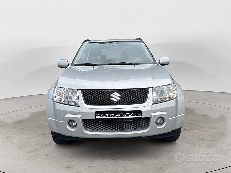 Argento Usata 2007 Suzuki Grand Vitara SUV | 8500 € (Molto cara) - Immagine 1/4