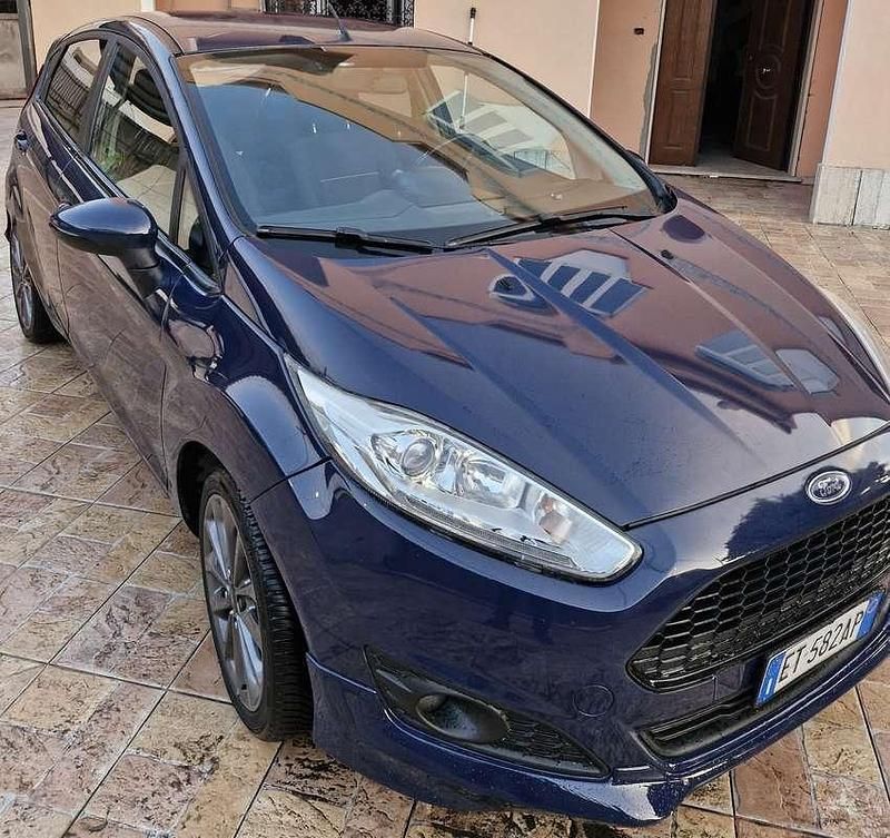 Usado Ford Fiesta 92 HP (67 kW) 2013 Azul Sedan