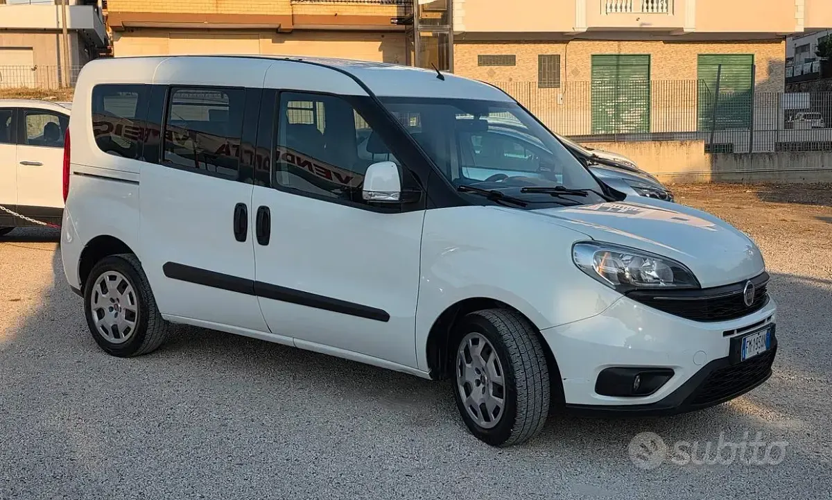Usata Fiat Doblò Lounge 120 CV (88 kW) 2018 Bianco Monovolume