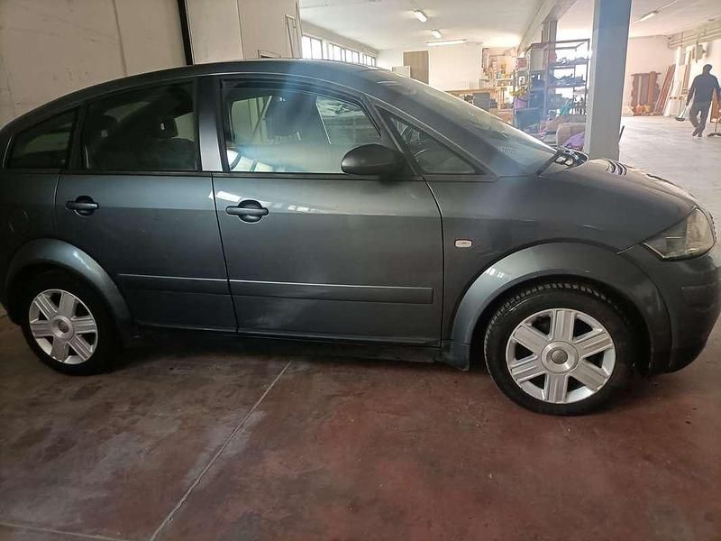 Usata Audi A2 Ambiente 75 CV (55 kW) 2004 Grigio Utilitaria