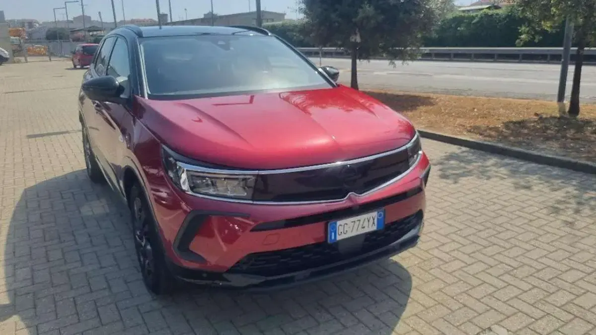 Usata Opel Grandland X GS Line 131 CV (96 kW) 2022 Bordeaux SUV