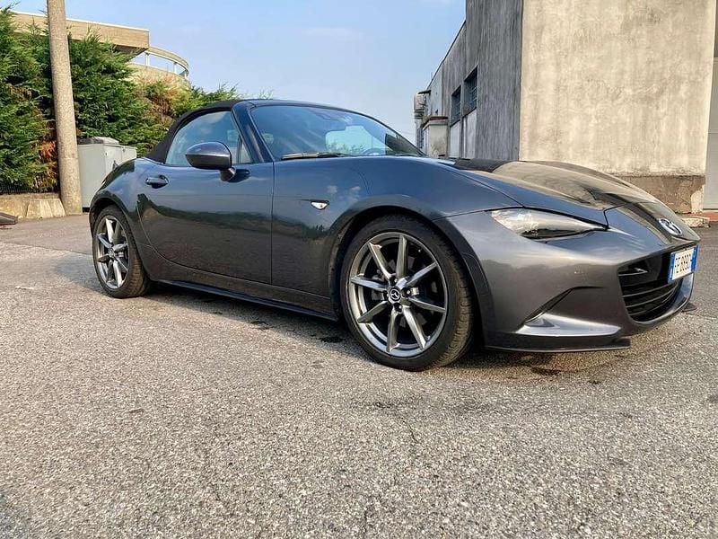 Usata Mazda MX5 Inclusive 160 CV (117 kW) 2016 Grigio Cabrio