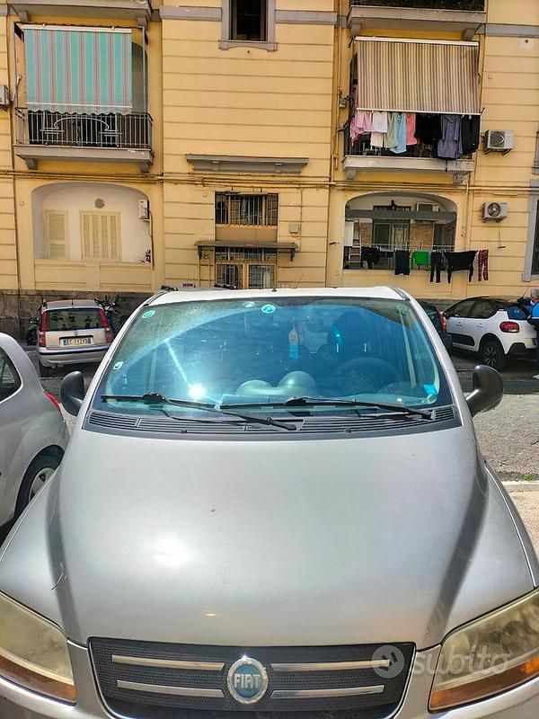 Usata Fiat Multipla 103 CV (75 kW) 2005 Grigio Monovolume