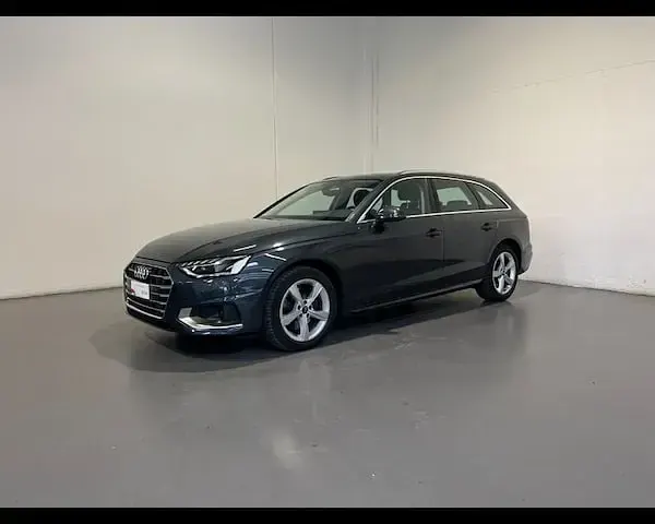 Usata Audi A4 Advanced 163 CV (119 kW) 2023 Grigio manhattan metallizzato Station wagon