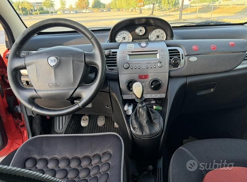 Usata Lancia Ypsilon 69 CV (50 kW) 2006 Rosso Utilitaria