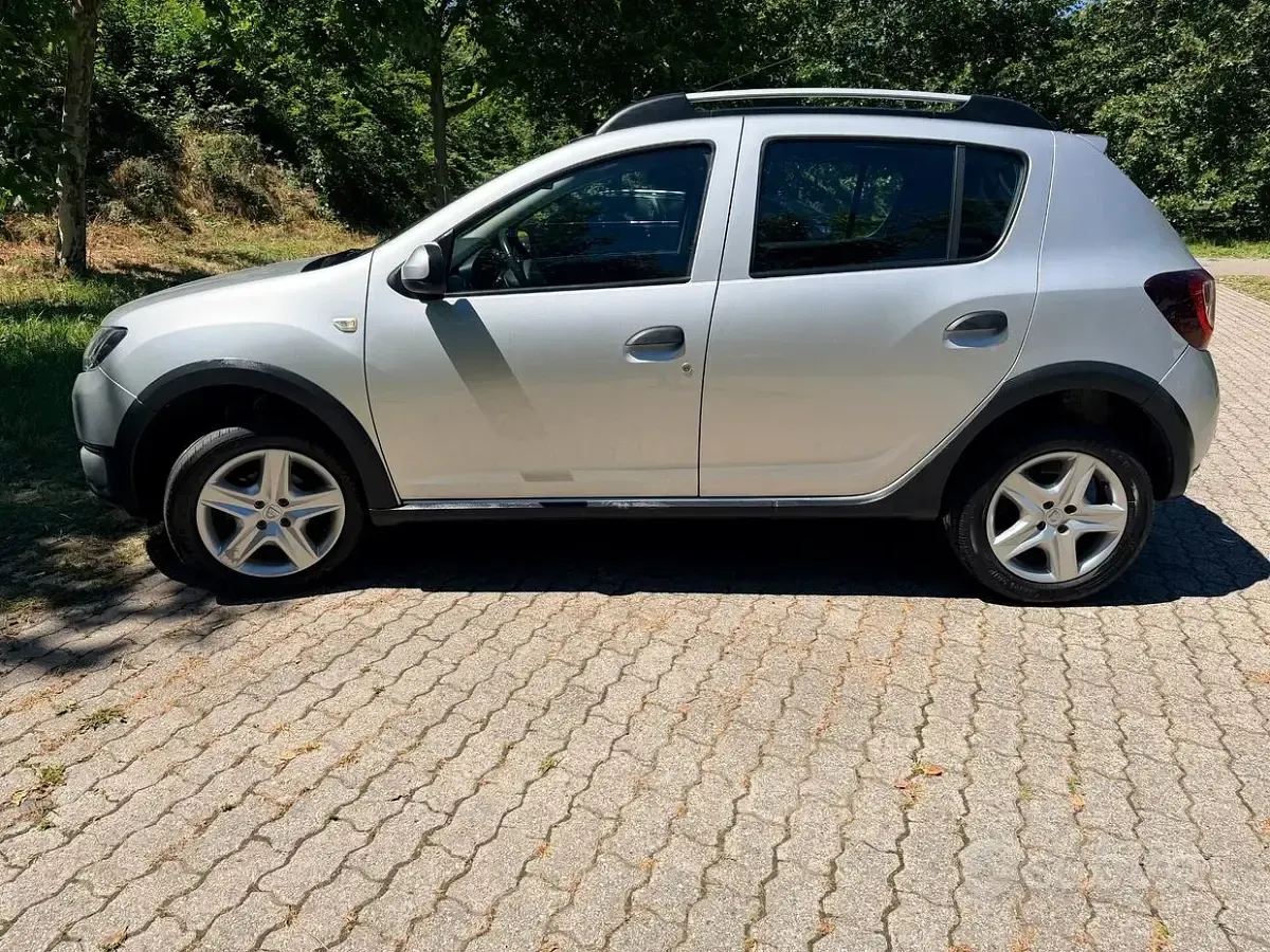Usata Dacia Sandero Prestige 90 CV (66 kW) 2013 Grigio Berlina
