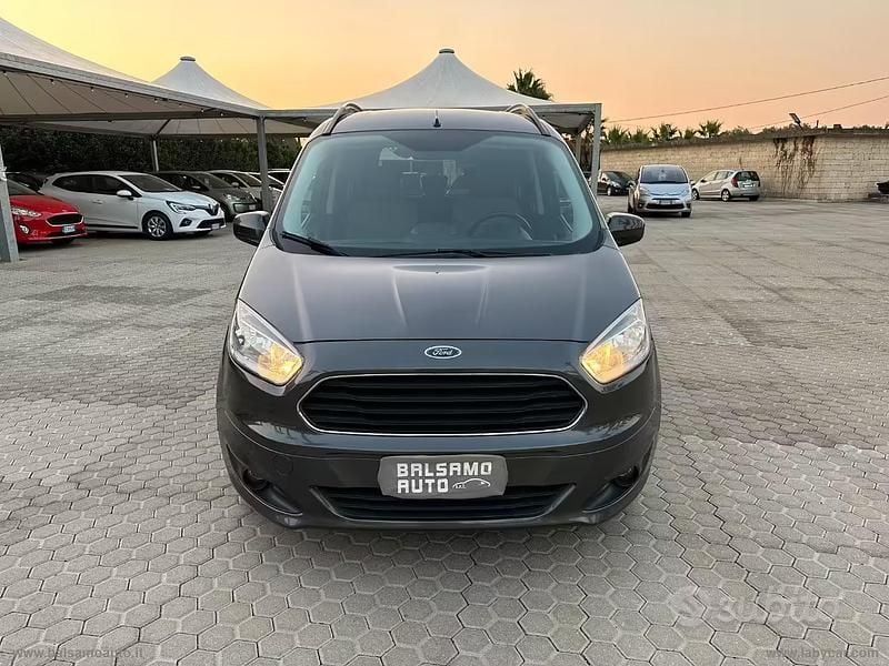 Usata Ford Tourneo Courier 101 CV (74 kW) 2018 Grigio Monovolume