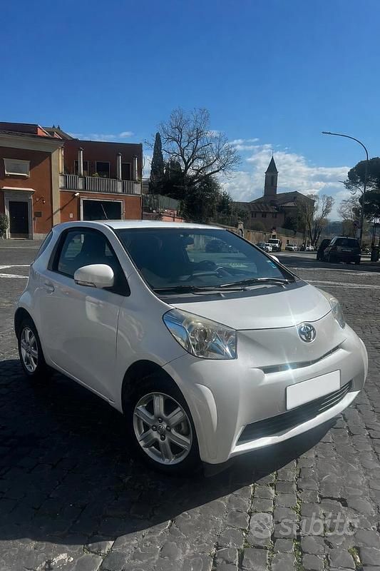 Usata Toyota iQ Active 68 CV (50 kW) 2010 Bianco Utilitaria