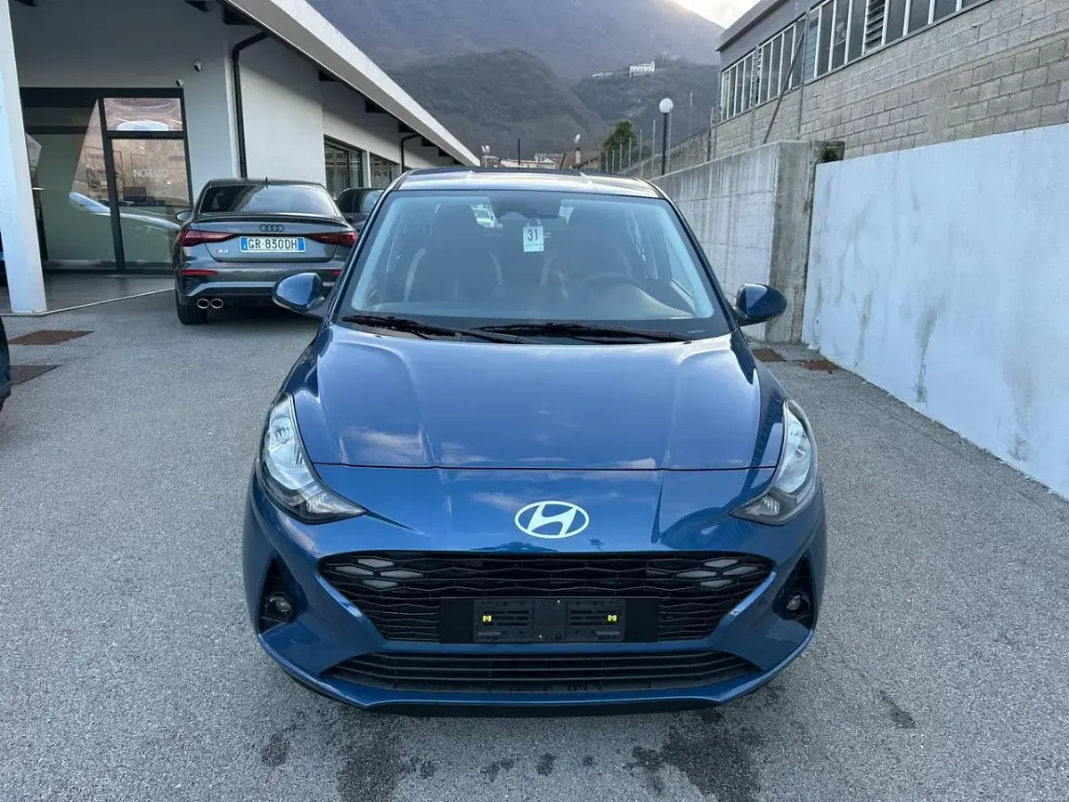 Nuova Hyundai i10 63 CV (46 kW) 2025 Vibrant blue micalizzato Utilitaria
