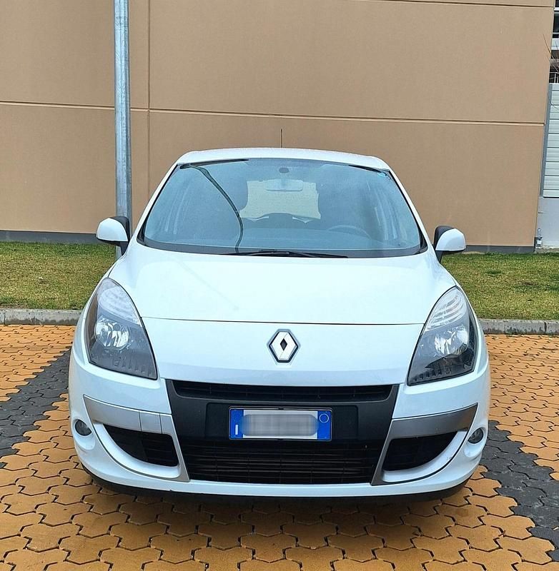Usata Renault Scénic III 110 CV (80 kW) 2011 Bianco Monovolume