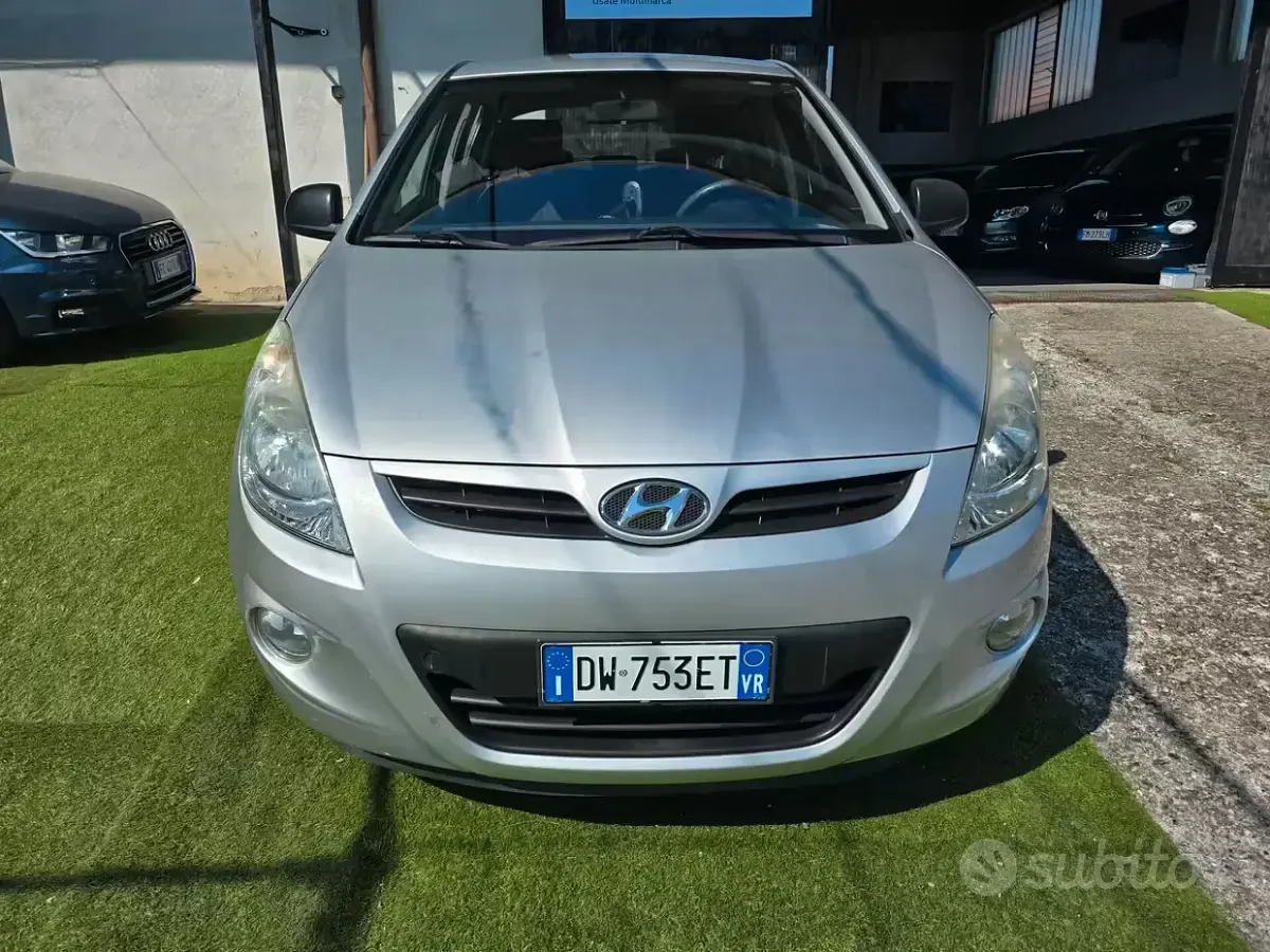 Usata Hyundai i20 78 CV (57 kW) 2009 Grigio Utilitaria