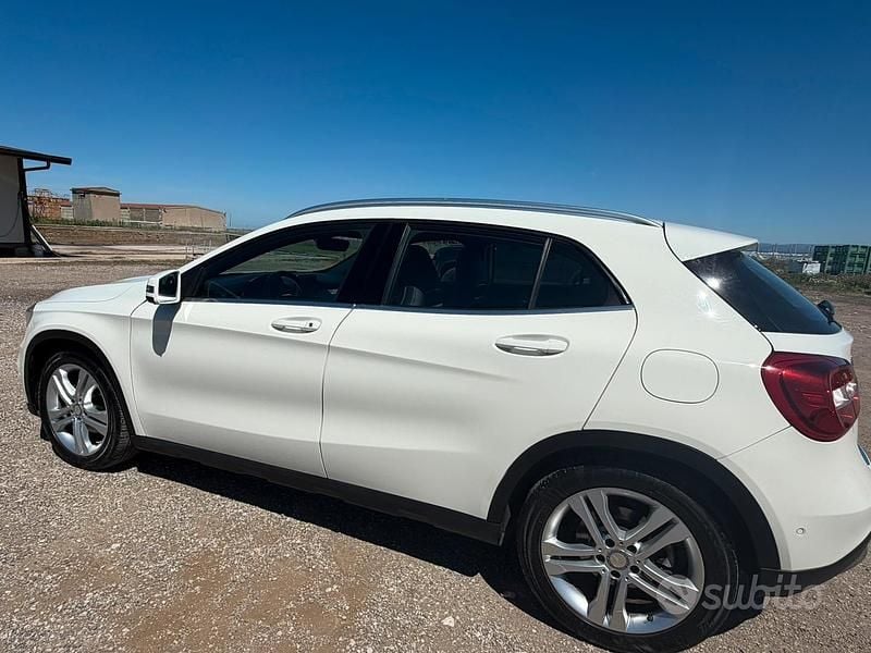 Usata Mercedes GLA200 136 CV (100 kW) 2015 Bianco SUV