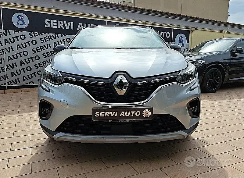 Usata Renault Captur Techno 91 CV (66 kW) 2024 Grigio SUV