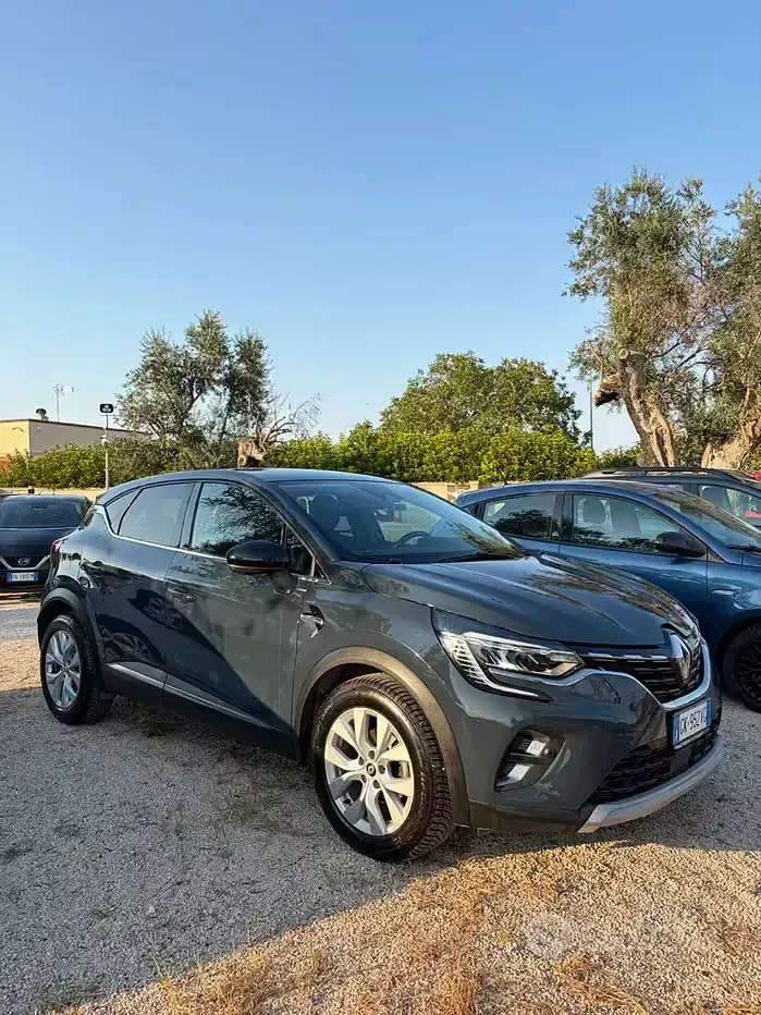 Usata Renault Captur Techno 101 CV (74 kW) 2022 Blu SUV