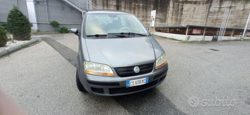 Usata Fiat Idea 95 CV (69 kW) 2004 Grigio Monovolume