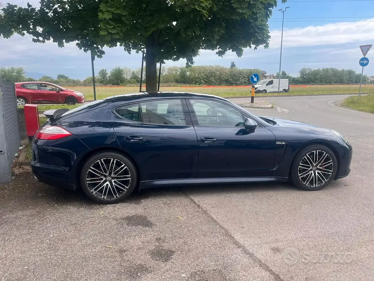 Usata Porsche Panamera 400 CV (294 kW) 2010 Blu Utilitaria