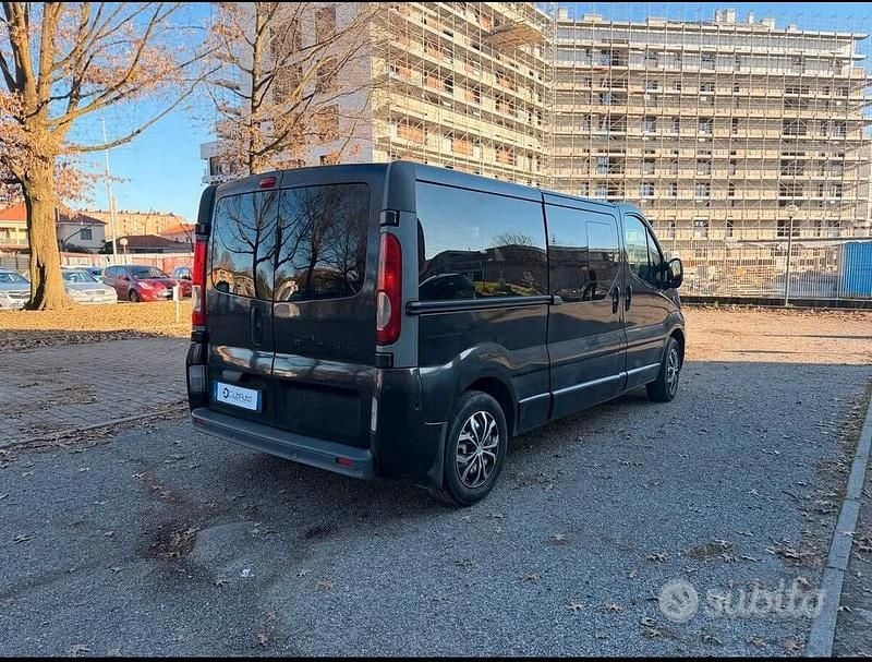 Usata Opel Vivaro 120 CV (88 kW) 2012 Grigio Monovolume
