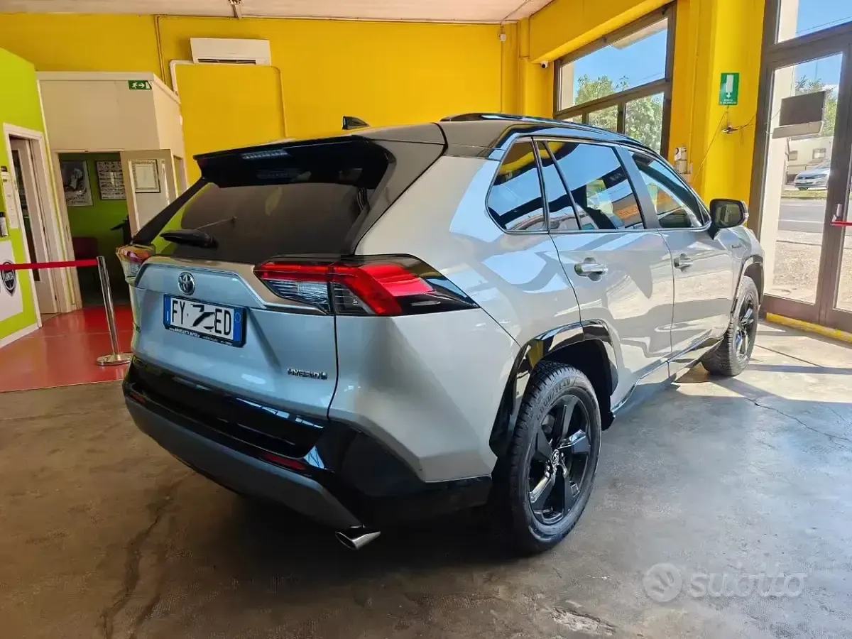 Usata Toyota RAV4 Hybrid Style 178 CV (130 kW) 2019 Grigio SUV