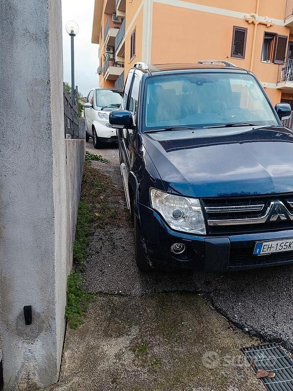 Usata Mitsubishi Pajero 200 CV (147 kW) 2011 Blu SUV