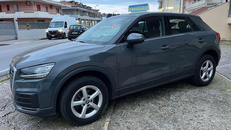 Usata Audi Q2 Comfort 116 CV (85 kW) 2019 Grigio SUV