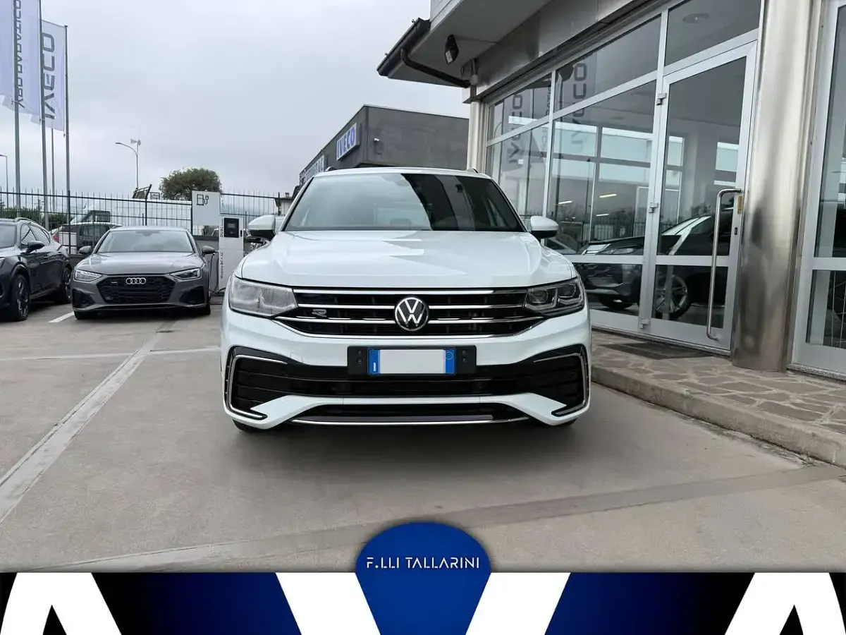 Usata VW Tiguan R-line 150 CV (110 kW) 2023 Pure white SUV