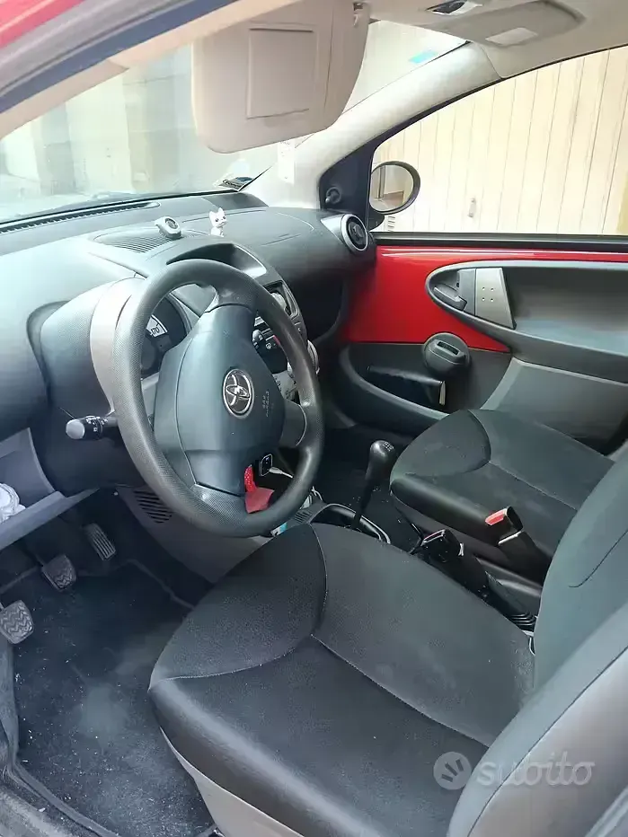 Usata Toyota Aygo 68 CV (50 kW) 2010 Rosso Utilitaria
