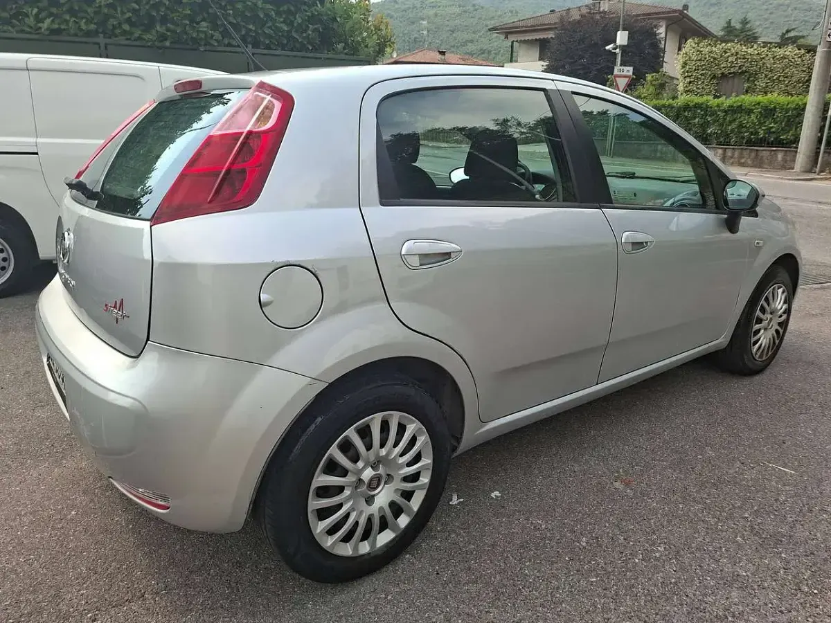 Usata Fiat Punto 69 CV (50 kW) 2015 Argento Utilitaria