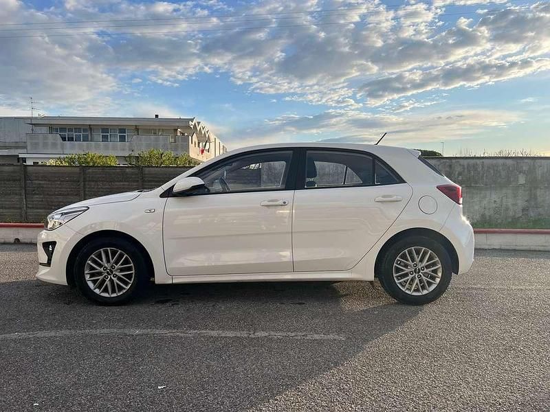 Usata Kia Rio Style 84 CV (61 kW) 2023 Bianco Berlina