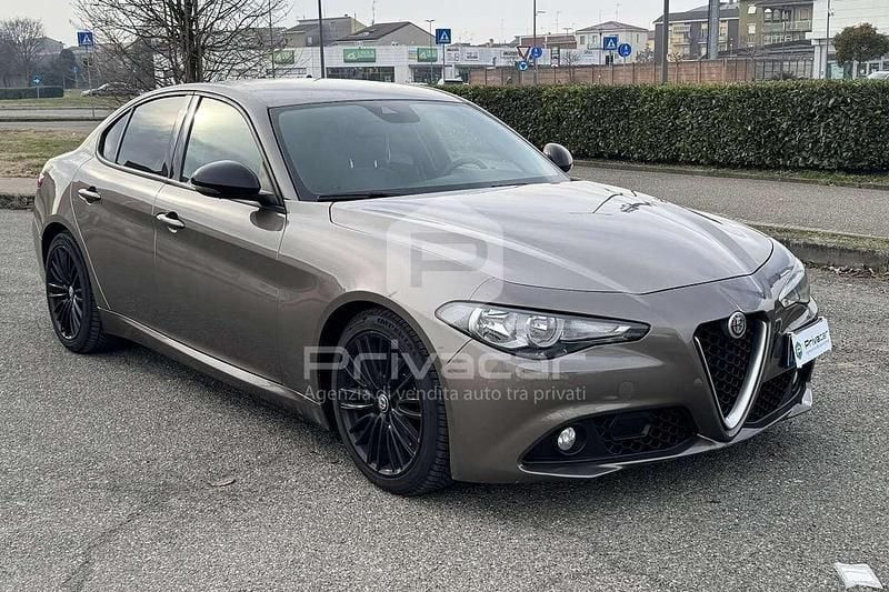 Usata Alfa Romeo Giulia 150 CV (110 kW) 2017 Grigio Berlina
