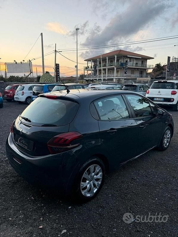 Usata Peugeot 208 Active 68 CV (50 kW) 2016 Grigio Utilitaria