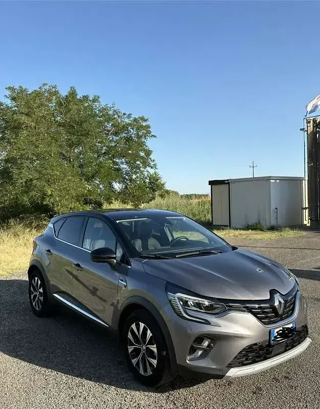 Usata Renault Captur 101 CV (74 kW) 2023 Grigio SUV
