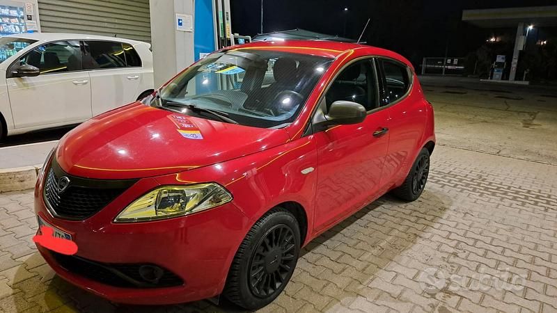 Usata Lancia Ypsilon S 69 CV (50 kW) 2018 Rosso Utilitaria