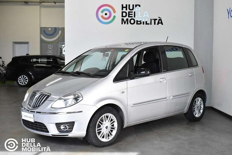 Usata Lancia Musa Platinum 95 CV (69 kW) 2011 Argento Monovolume