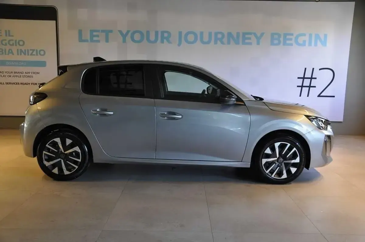 Nuova Peugeot 208 Business-Line 101 CV (74 kW) 2026 Grigio Utilitaria